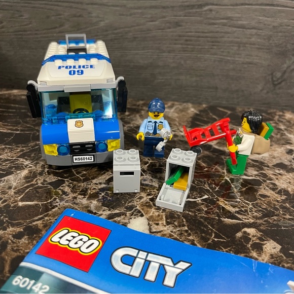 Lego 60142 City Police Money Transporter. - Picture 7 of 7